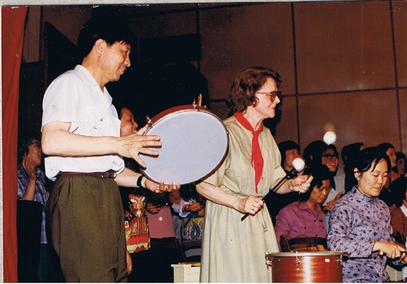 首位来华奥尔夫培训教师（德）优秀教师施奈德夫人1986年在京讲学.jpg